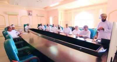 اللجنة المحلية لجائزة السلطان قابوس للتنمية المستدامة بتعليمية الظاهرة تعقد اجتماعها الأول
