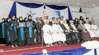 ٣٤ خريجا وخريجة في الدفعة الأولى من كلية عمان للعلوم الصحية بجنوب الشرقية
