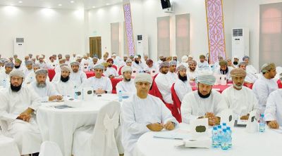 «تعليمية الداخلية» تنظم لقاء للمشرفين بمشاركة 250 إداريا وتربويا